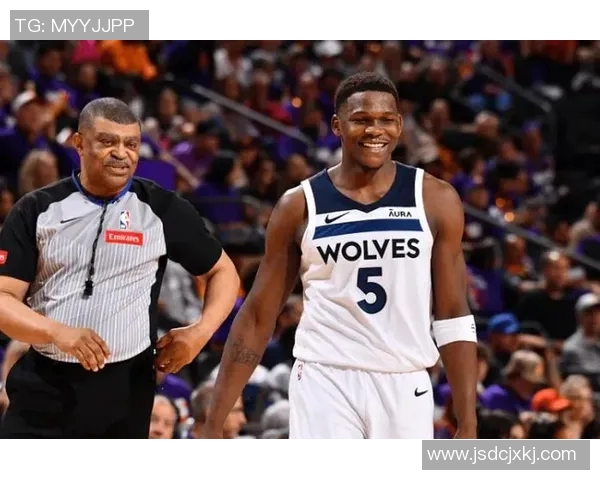 拉帕马斯与埃瓦尔激战正酣谁能在这场较量中笑到最后