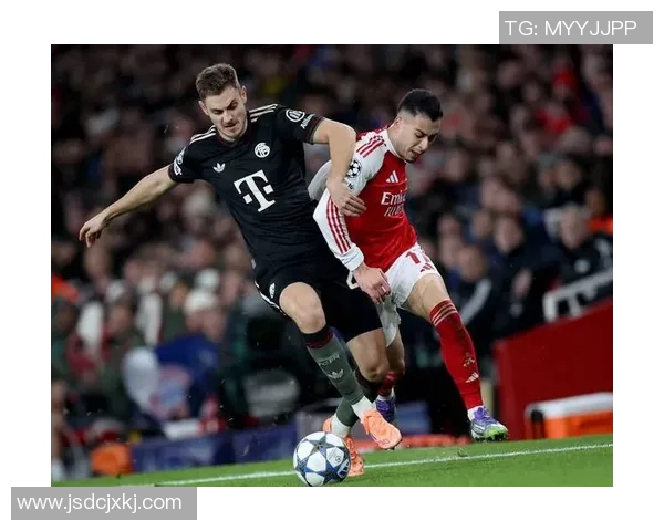 拜仁慕尼黑与阿森纳激情对决海报展现足球魅力与团队精神